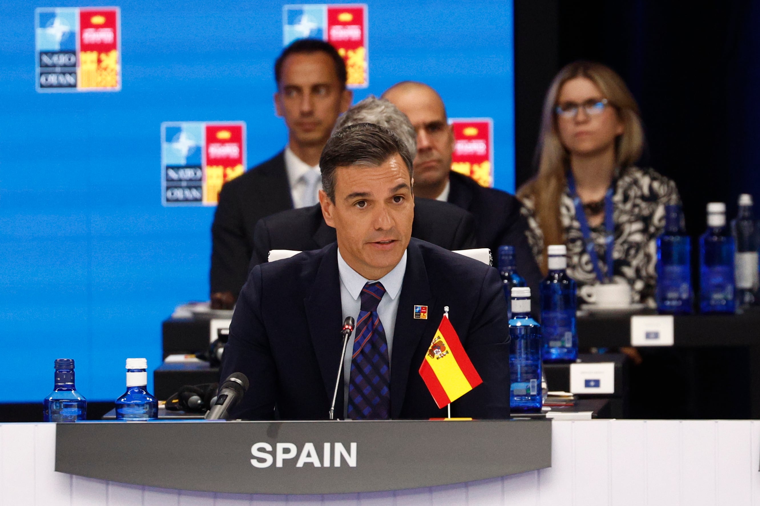 El presidente del Gobierno, Pedro Sánchez toma asiento durante la primera jornada de la cumbre de la OTAN que se celebra este miércoles en el recinto de Ifema, en Madrid.