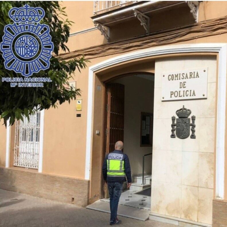 Entrada Policía Nacional Morón de la Fra.