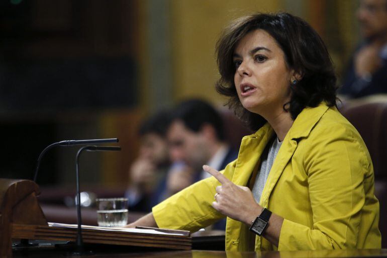 La vicepresidenta del Gobierno, Soraya Sáenz de Santamaría, durante su intervención en el pleno del Congreso de los Diputados.