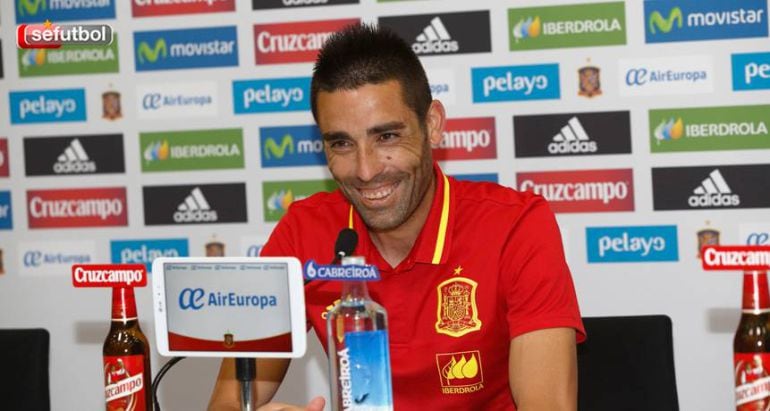 Bruno atiende a los medios de comuncación en la sala de prensa de la Ciudad del Fútbol