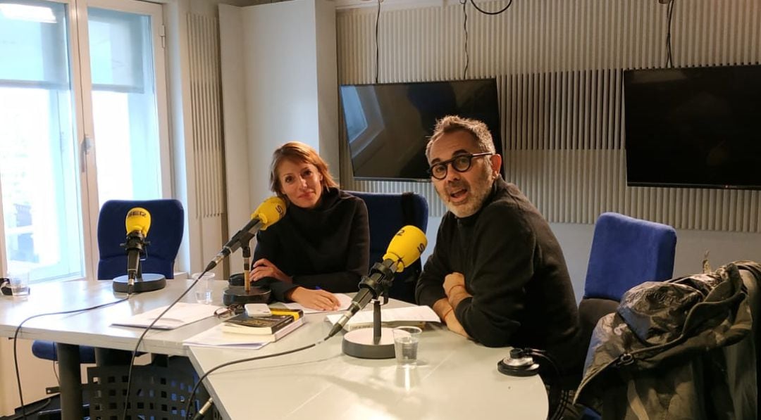 Pepe Verdes con Macarena Berlín en los estudios de la Cadena SER