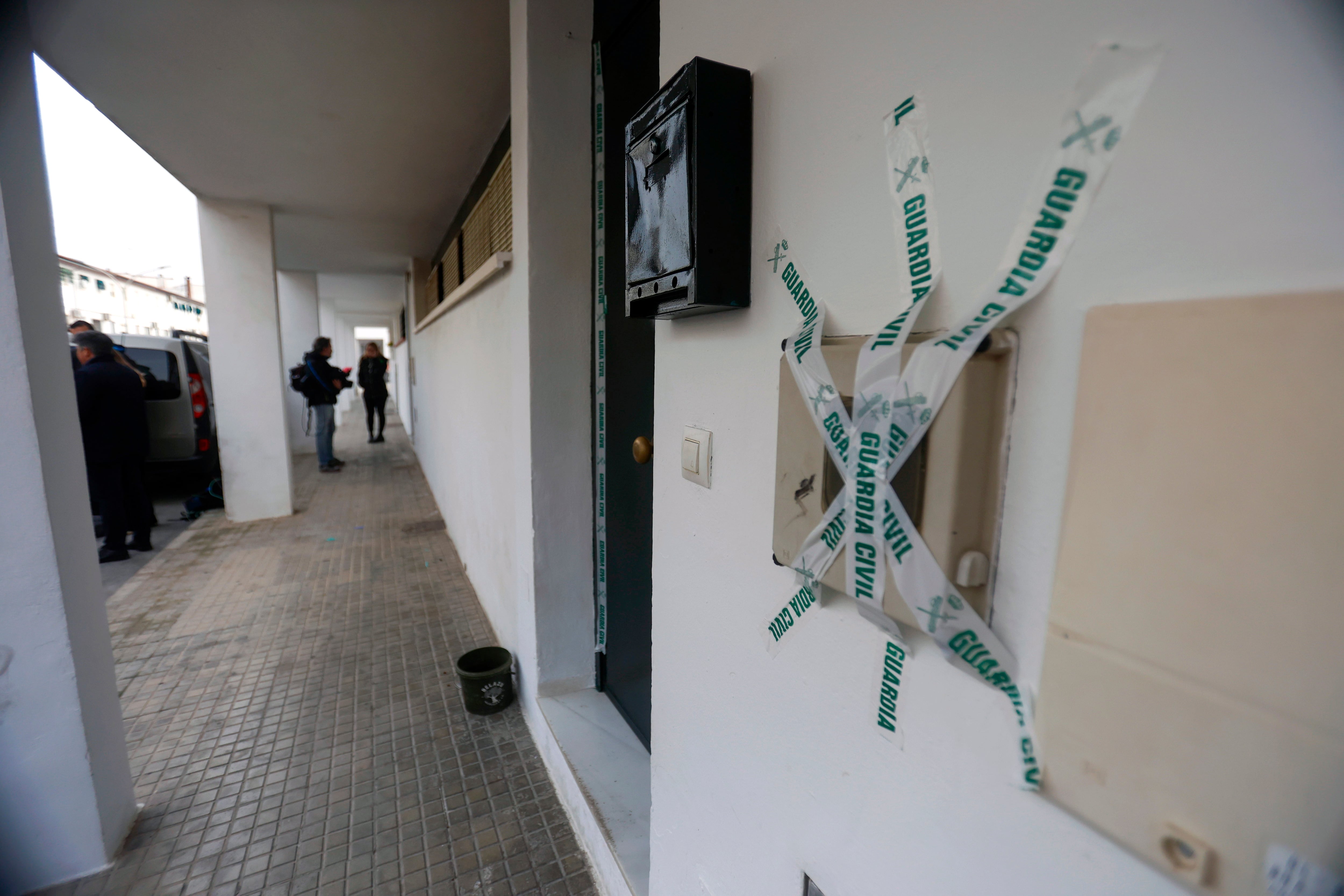 Hallazgo de los cadáveres de una mujer de 42 años y un hombre de 32 años este jueves en el interior de una vivienda de la calle Rafael Alberti de Montilla (Córdoba).