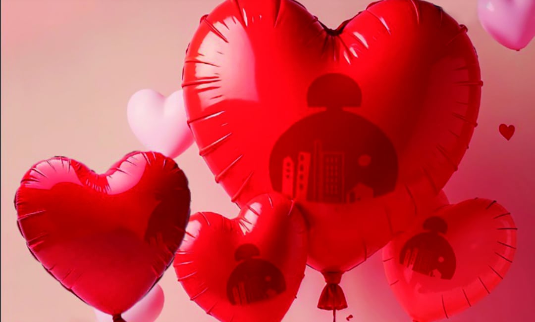 Corazones hinchables con la imagen de La Menina de Alcobendas