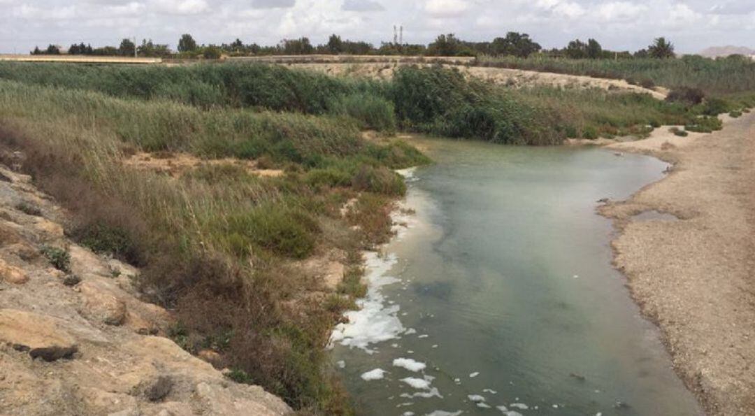 Imágen de archivo de vertidos al Mar Menor por la Rambla del Albujón