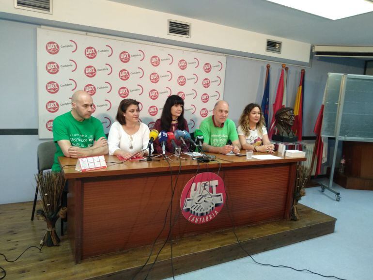 Junta de Personal Docente de Cantabria, en una rueda de prensa. 