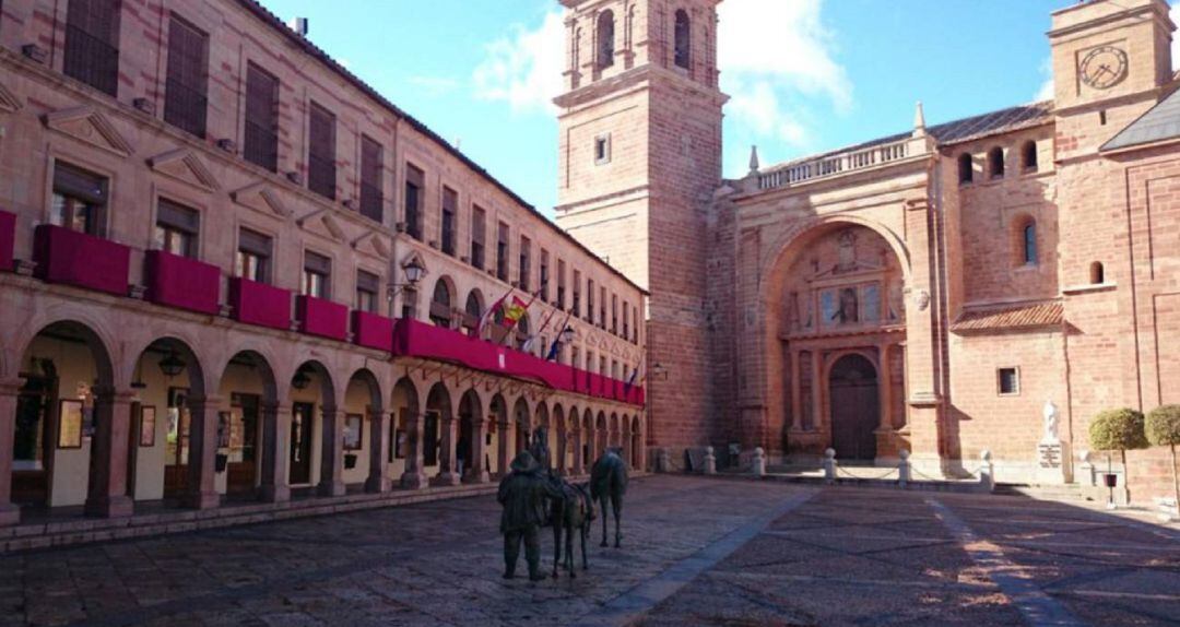 Imagen de archivo de la Plaza Mayor de Infantes (Ciudad Real)