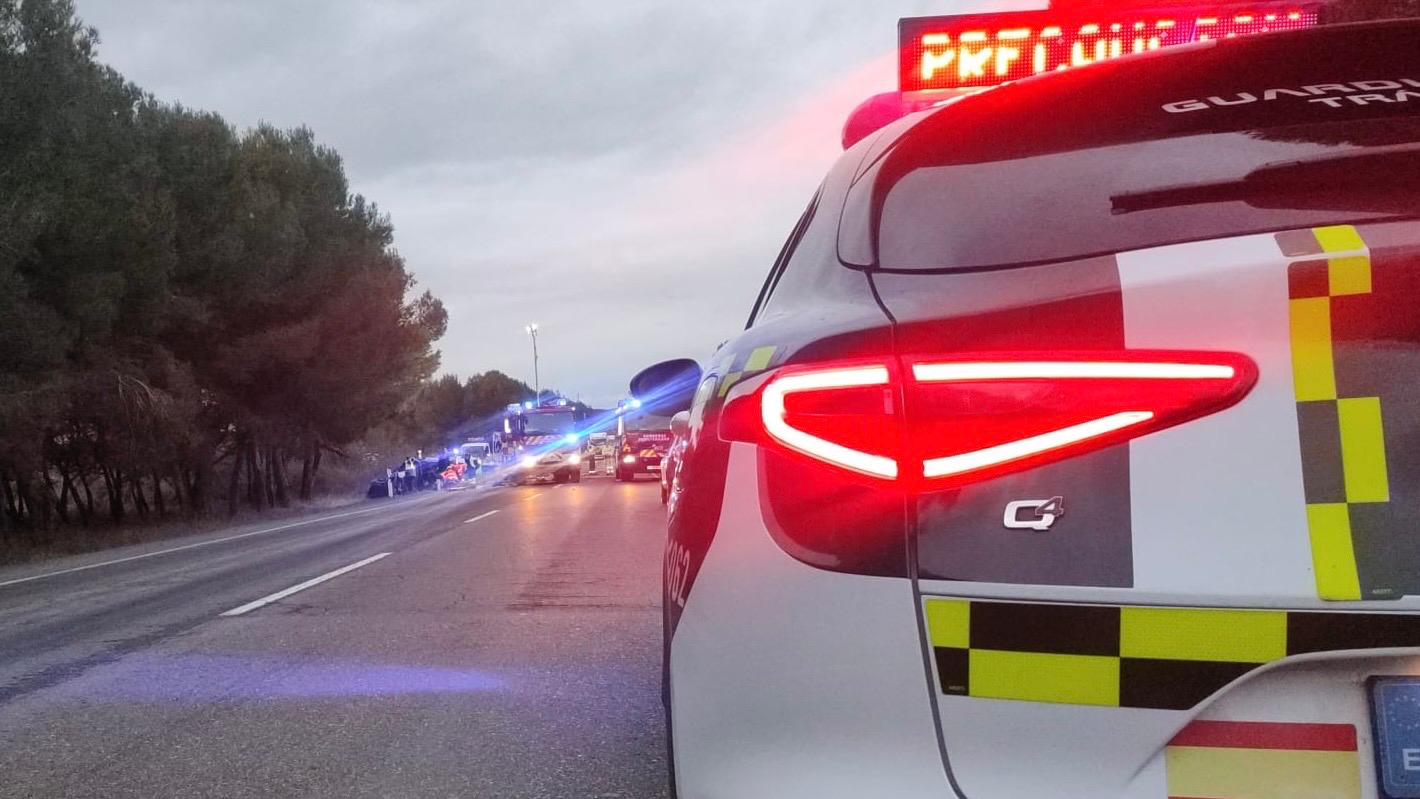 La Guardia Civil atiende el accidente en la N-121 en la Ribera