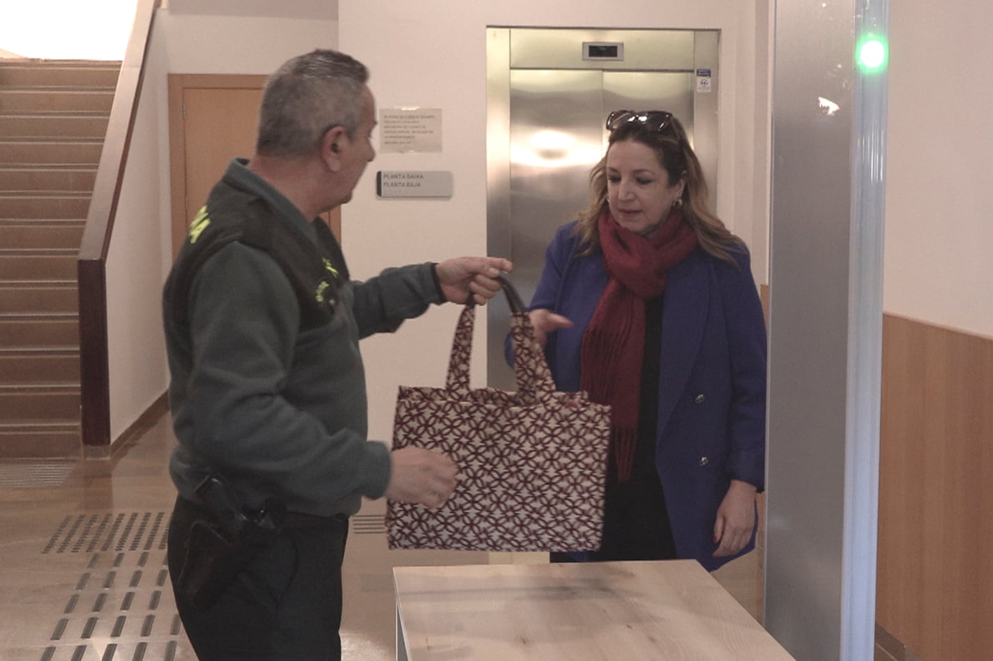 La meteoróloga de À Punt, Victoria Roselló, a su llegada a los juzgados de Catarroja (Valencia), donde la jueza que investiga la gestión de la dana le toma declaración como testigo