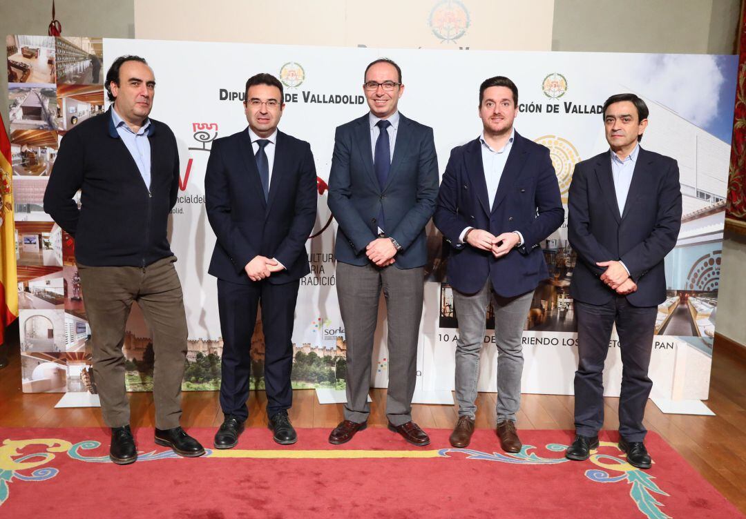 El alcalde de la localidad, Roebrto Díex, junto al vicepresidente de la DIputación, Víctor Alonso en la presentación de los actos conmemorativos