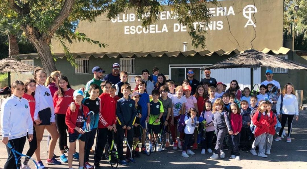 Una escuela para enseñar tenis y educar en valores.