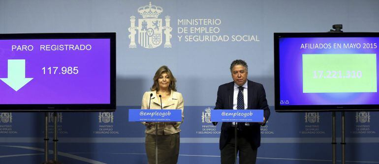 GRA034. MADRID, 02/06/2015.- Los secretarios de Estado de Empleo y de Seguridad Social, Engracia Hidalgo y Tomás Burgos, durante la presentación de los datos de paro registrado en el Servicio Público de Empleo Estatal (SEPE) y los de afiliación a la Seguridad Social, correspondientes al mes de mayo de 2015, hoy en Madrid. EFE/Sergio Barrenechea