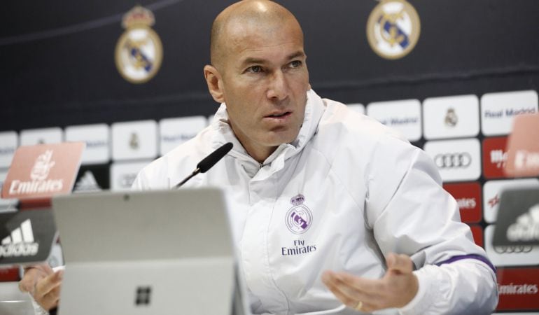 El entrenador del Real Madrid Zinedine Zidane.