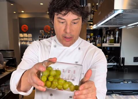 El chef Jordi Cruz, preparando la Nochevieja.
