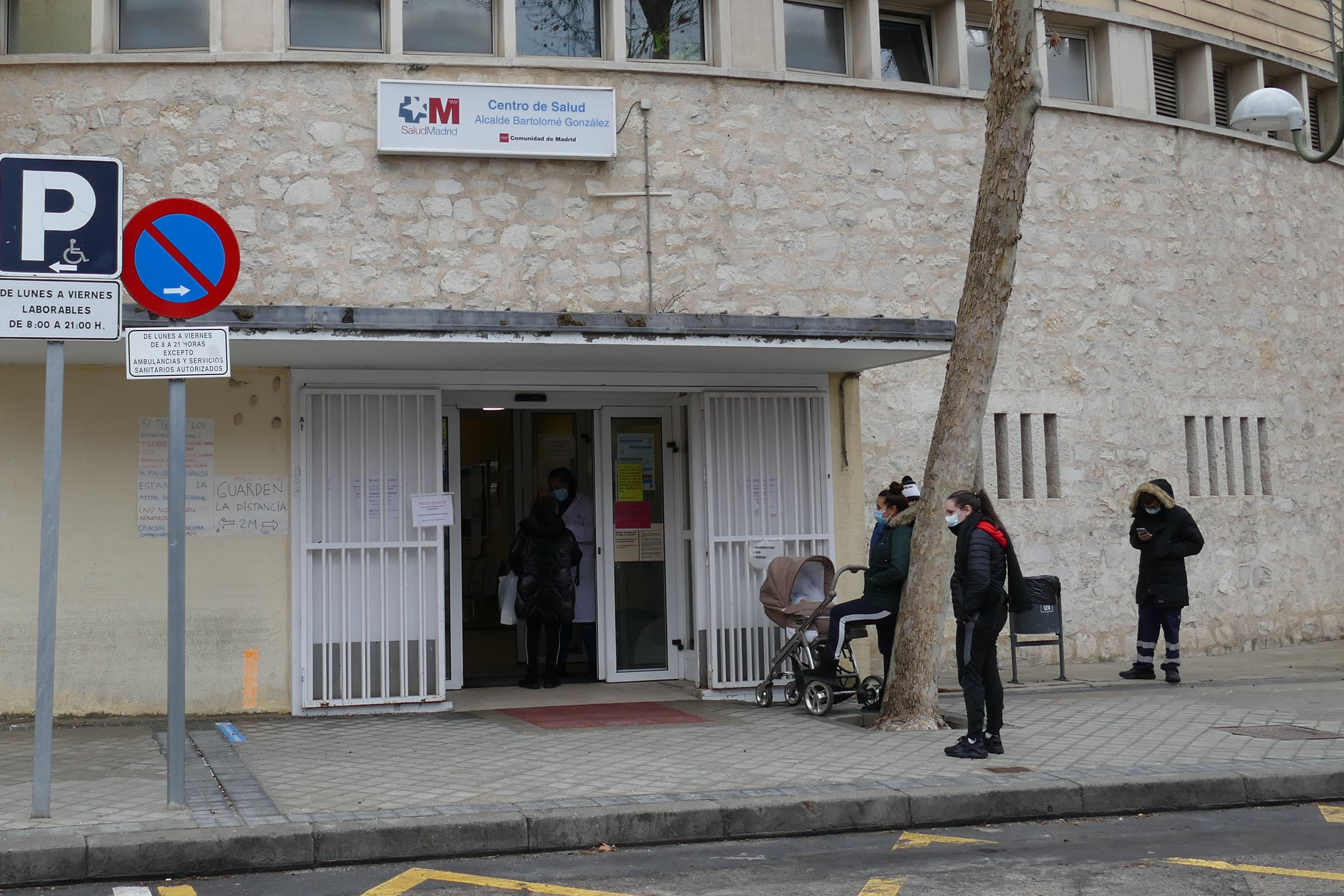 Fachada del Centro de Salud Bartolomé González de Móstoles