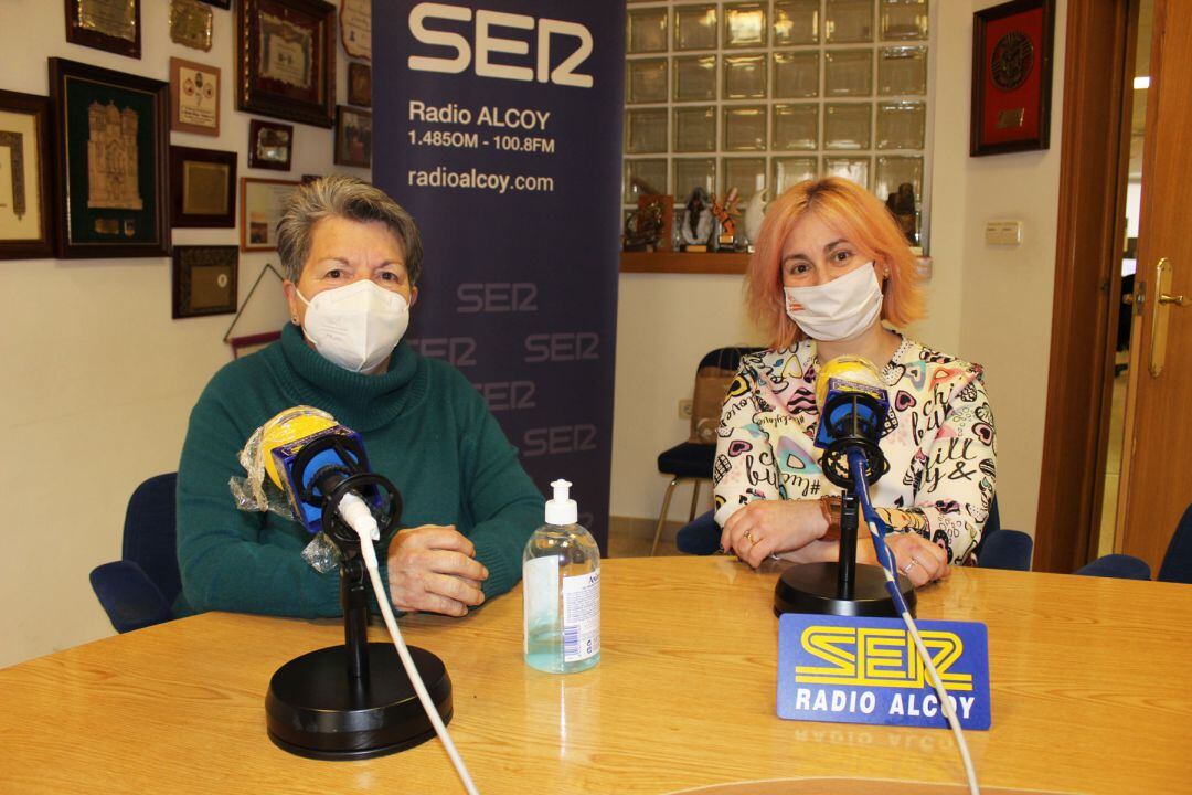 María José Mira y Arancha Chazarra en los estudios centrales de Radio Alcoy