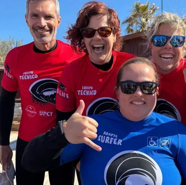 Laura Sambruno también practica surf