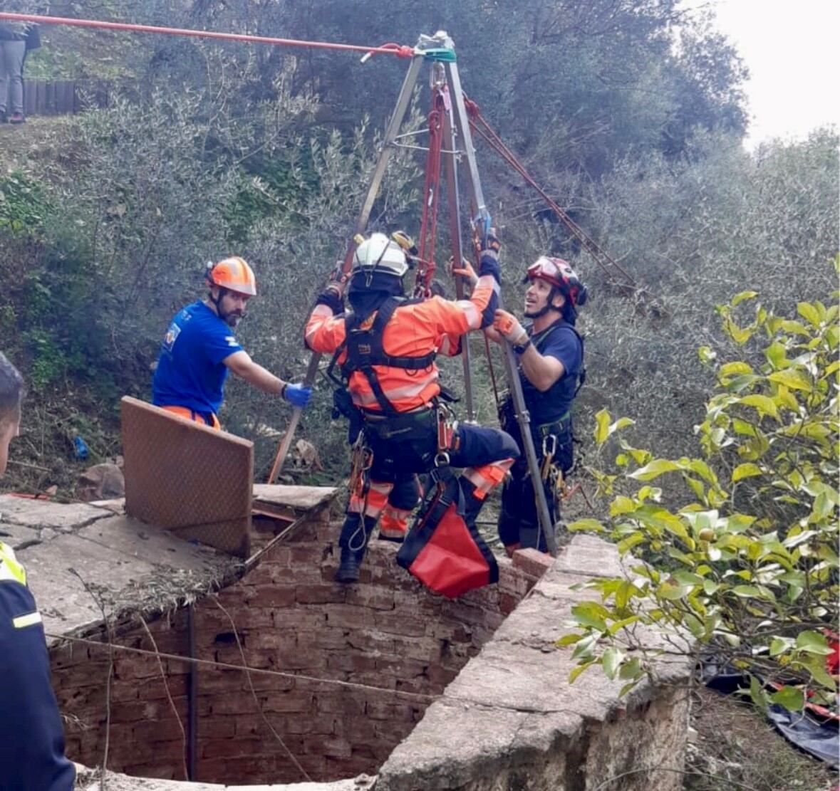 Un momento del rescata realizado por los bomberos del Consorcio Provincial de la Diputación de Málaga