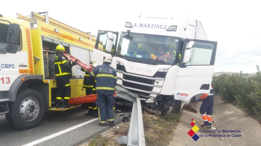 El trailer accidentado en la A-4