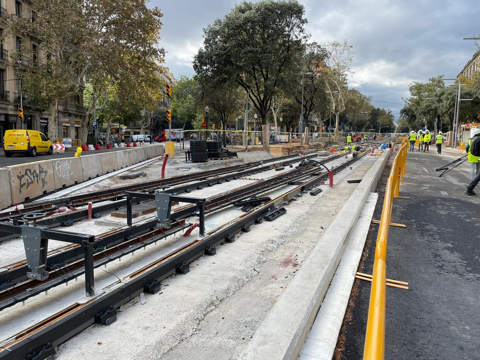 Vies del tramvia a la Diagonal, entre Glòries i Verdaguer