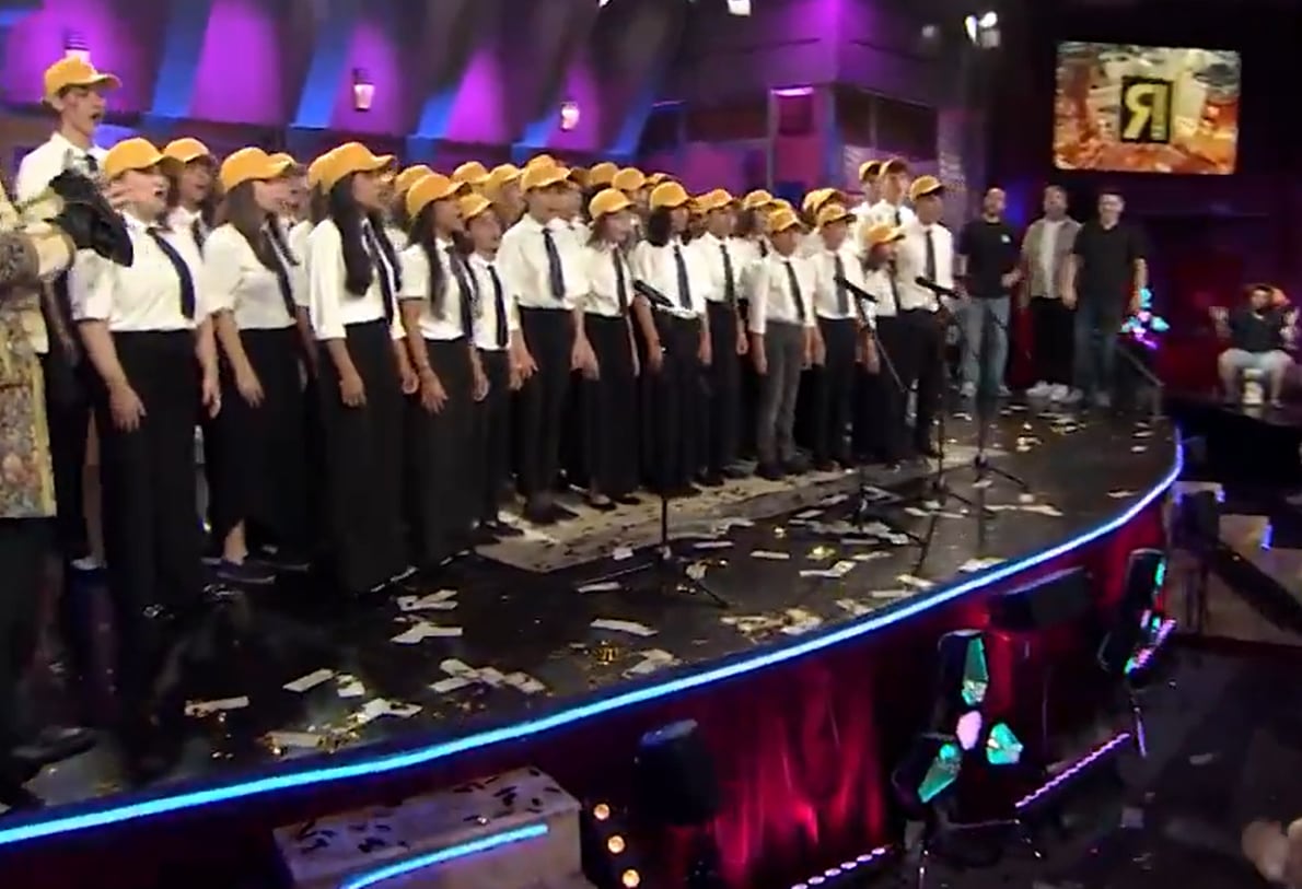 Un coro de niños versiona &#039;Como Camarón&#039; y emociona a Estopa en el cierre de temporada de &#039;La Revuelta&#039;.