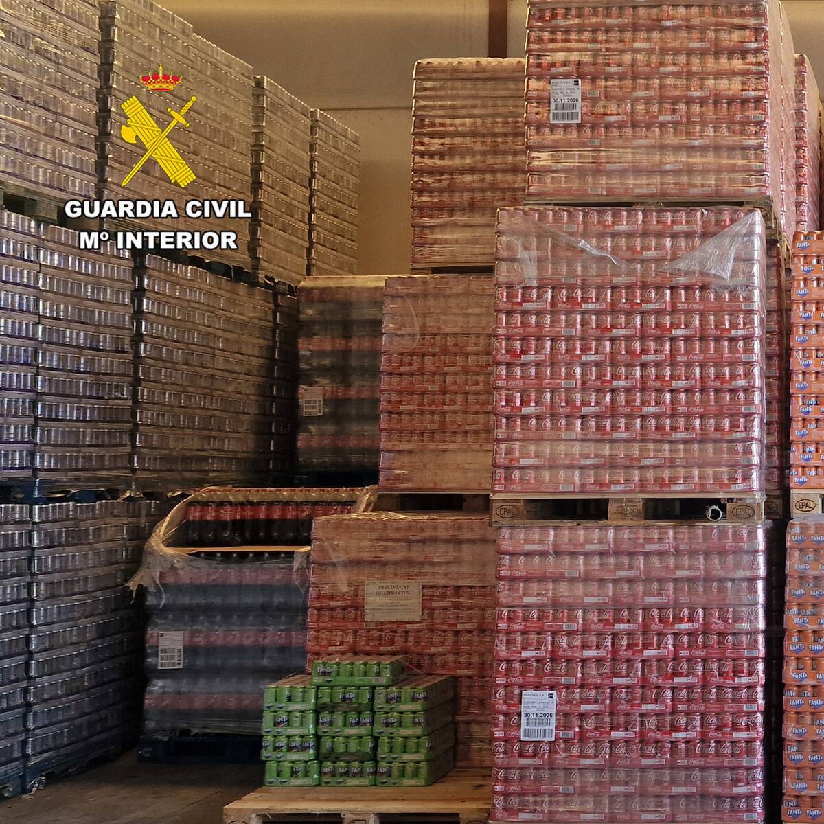 La Guardia Civil interviene más de 200.000 latas de bebidas con etiquetado irregular en Los Alcázares