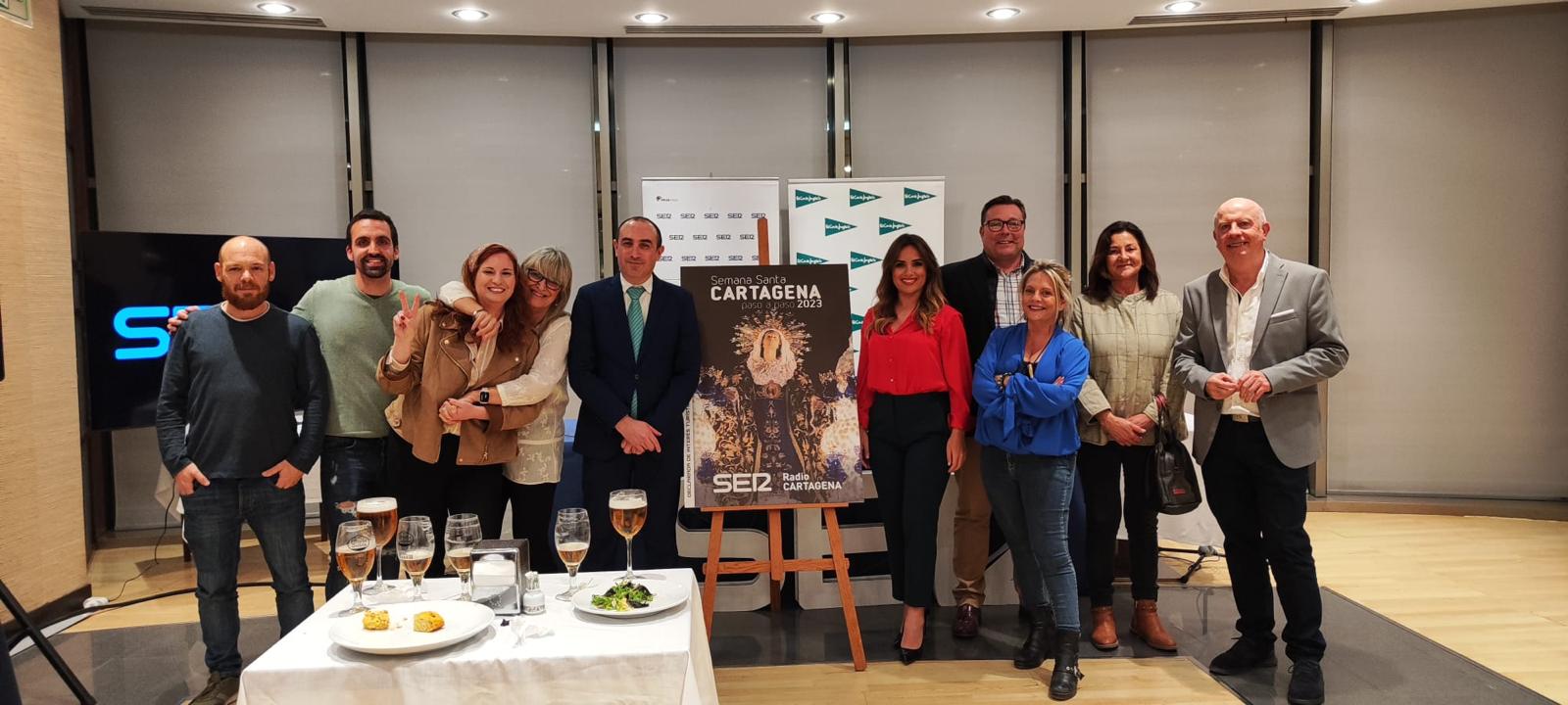 "Una de las tres letras del micrófono de la SER", la locutora Encarna Lorente se jubila tras más de 40 años en Radio Cartagena