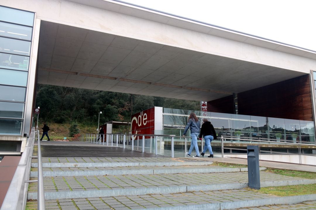 Entrada a l'edifici del Centre d'Empreses del Parc Científic