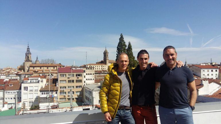 Iñaki Agirre, Aitor Las Hayas y Javier Antúnez. Amigos y compañeros de montaña de Alberto Zerain 