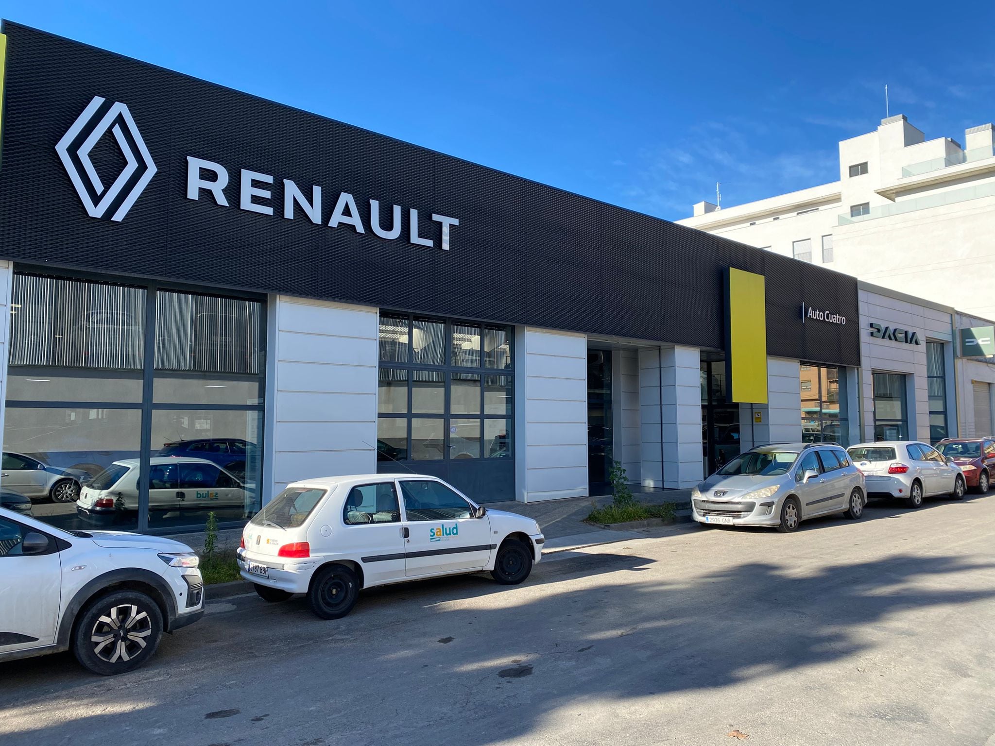 Auto Cuatro, concesionario Renault-Dacia ha cumplido 40 años