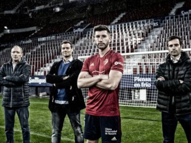 David García acompañado de Castañeda, Cruchaga y Miguel Flaño, leyendas de la defensa rojilla