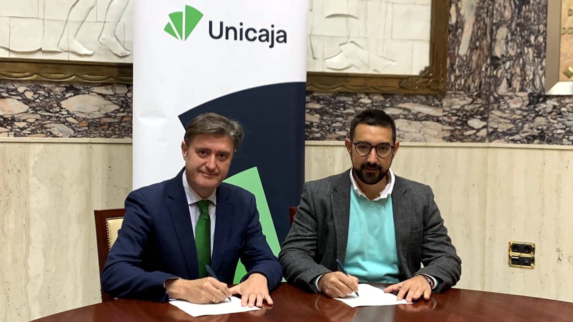 Firma del acuerdo entre Unicaja Banco y la ACIA