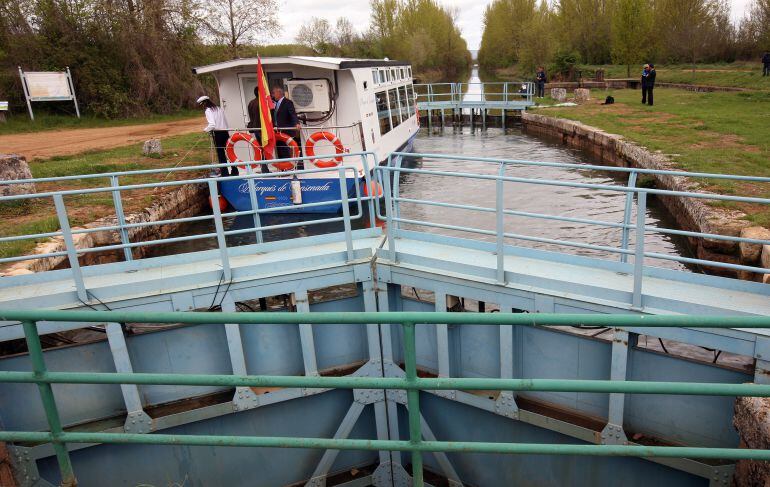 Barco Marqués de la Ensenada en Herrera de Pisuerga