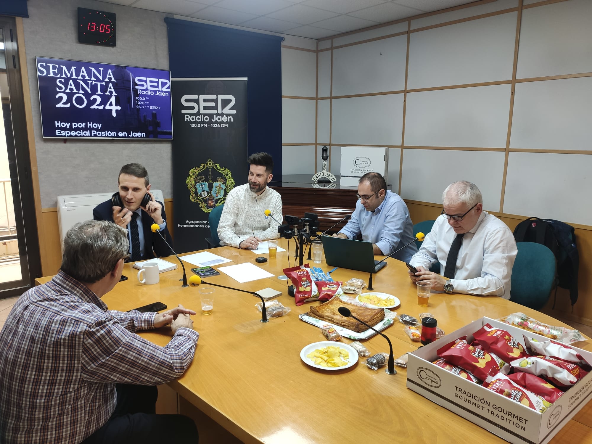 El presidente de la Agrupación de Cofradías y Hermandades de la Ciudad de Jaén en uno de los programas Hoy por Hoy &#039;Especial Pasión en Jaén&#039; de Cadena SER