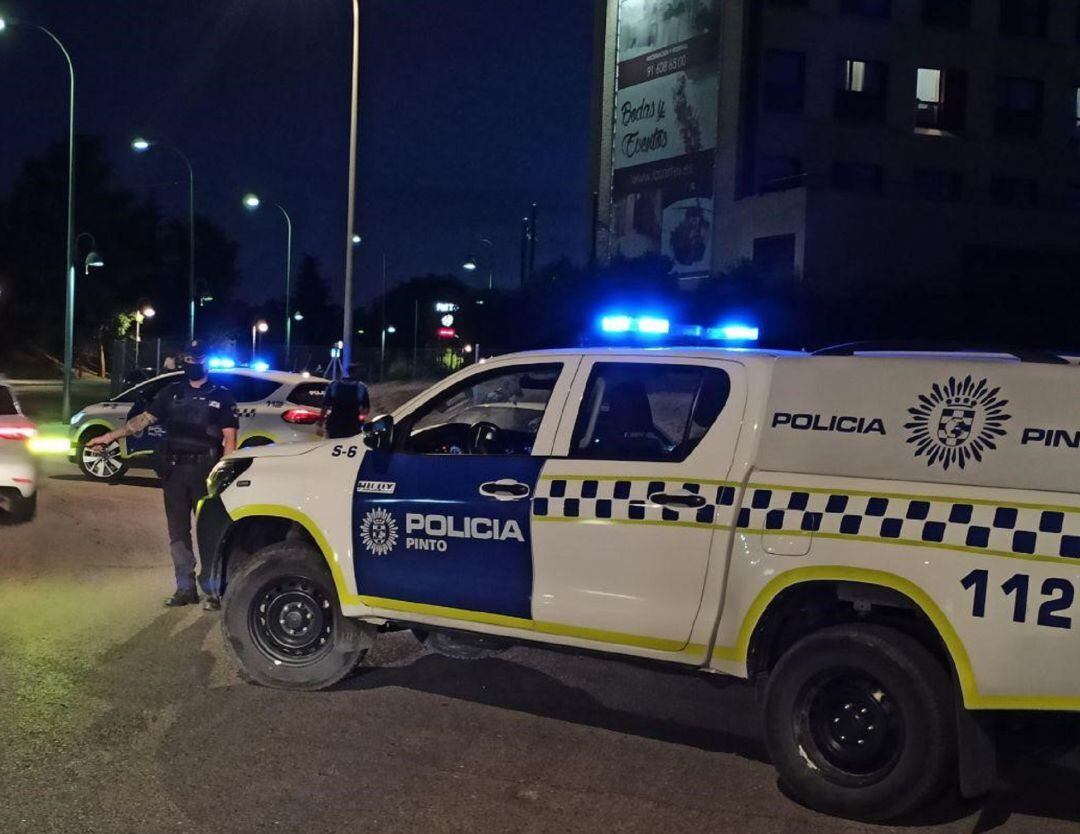 Imagen de archivo de la Policía Local pinteña durante un control policial.