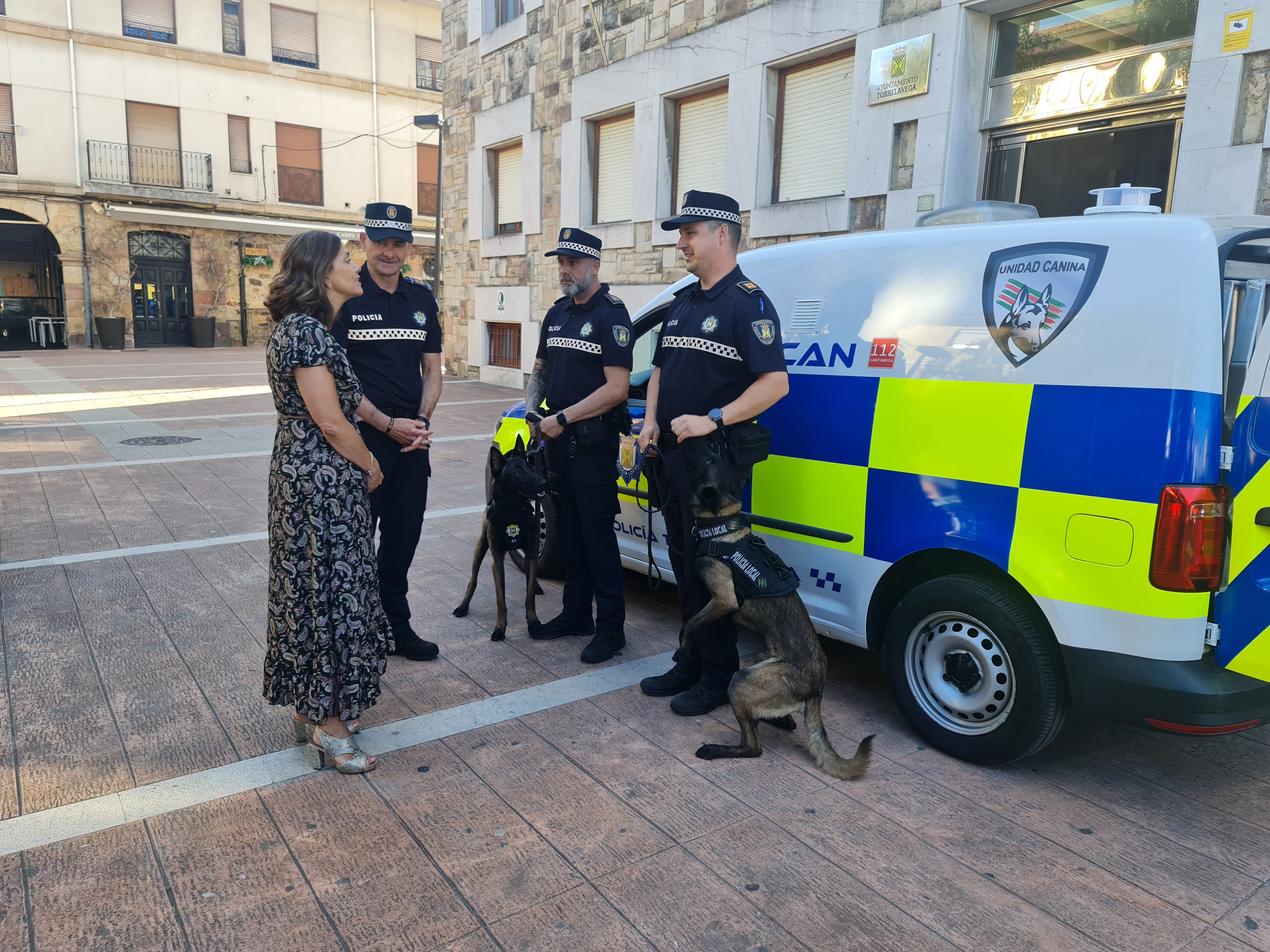 Presentación del nuevo vehículo de la Unidad Canina