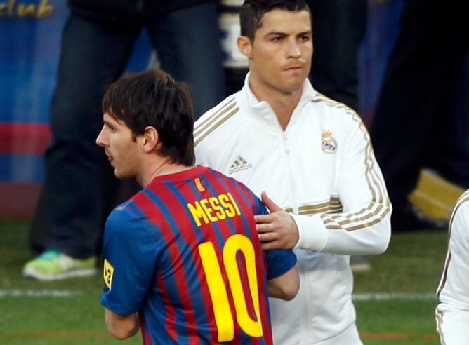 Cristiano Ronaldo y Messi se saludan antes del partido