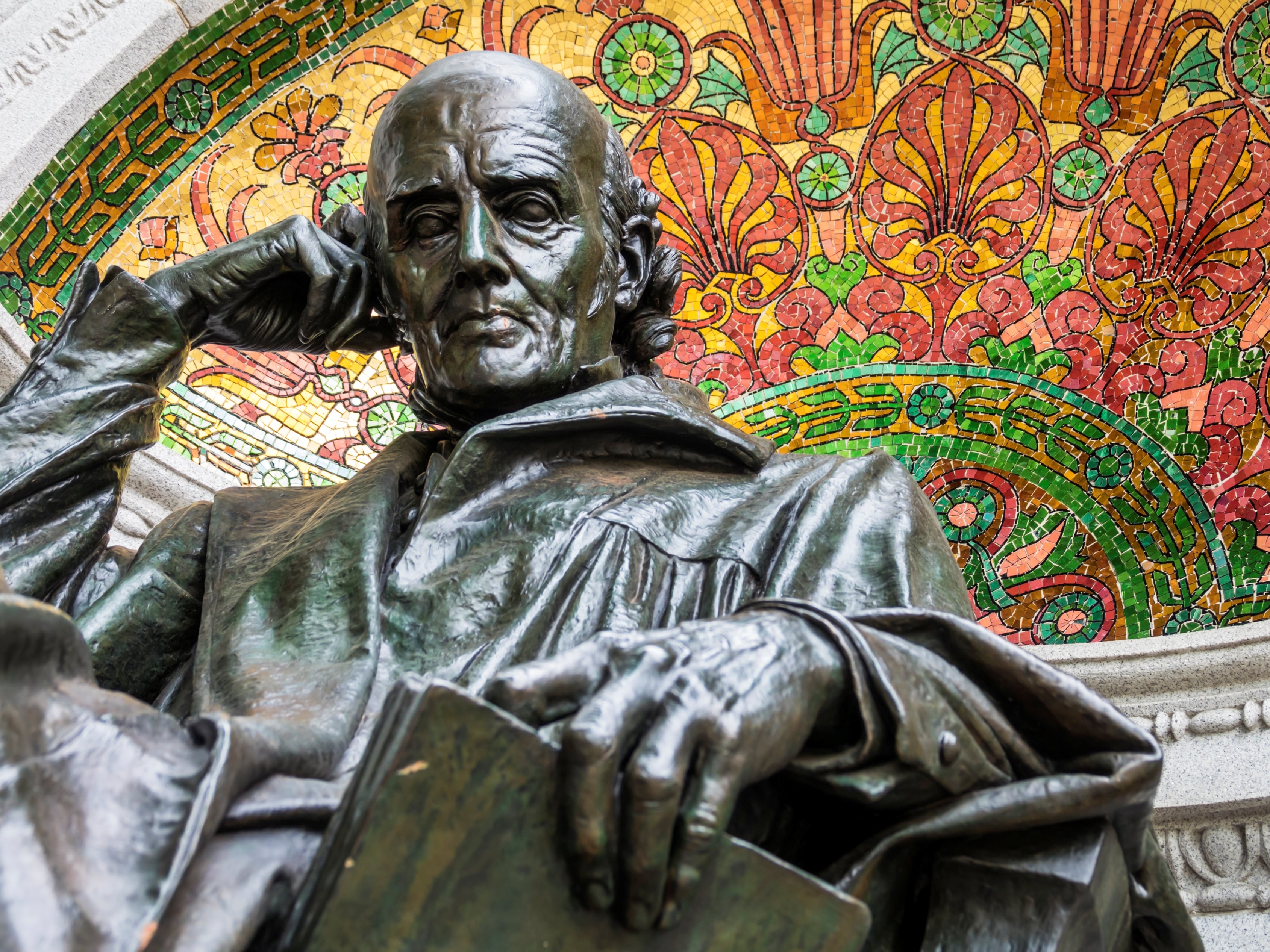 Monumento al Dr. Samuel Hahnemann, fundador de la homeopatía (Washington DC, Massachusetts Ave., Scott Circle)
