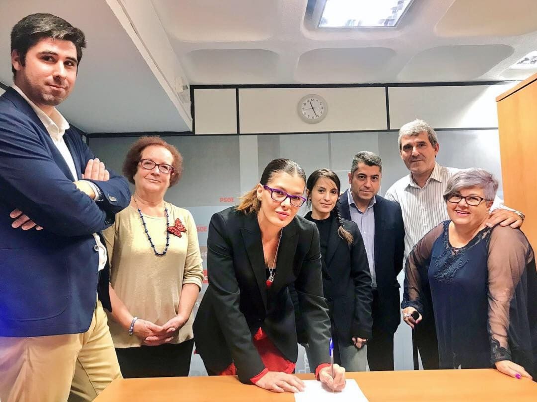 Noelia Posse, actual alcaldesa de Móstoles, firma su candidatura a la Alcaldía por el PSOE