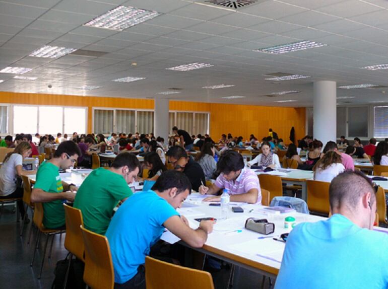 El campus universitario se encuentra en pleno proceso de admisión de alumnos.