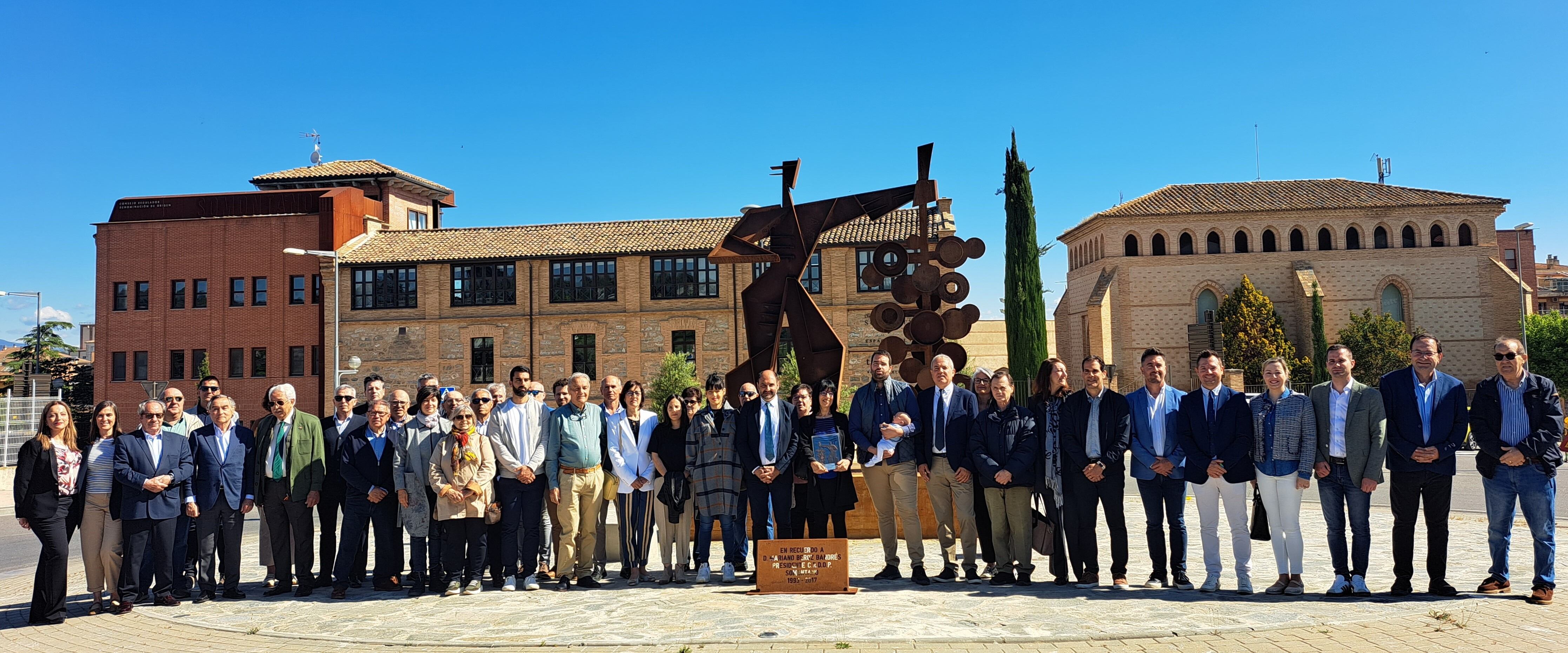 Foto de Familia en el Homenaje a Mariano Beroz. Barbastro.