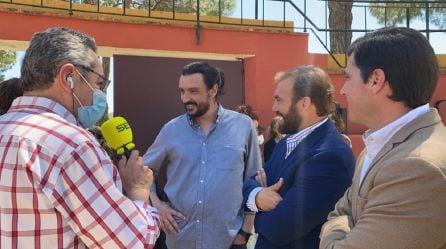 Salomón Hachuel con actores de &quot;El mundo es suyo. Vol. 2&quot; en la finca de El Esparragal