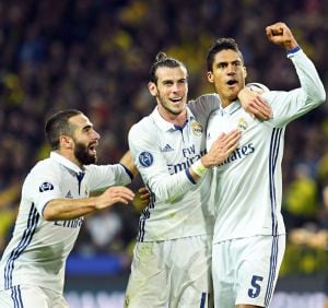 Varane celebra su gol al Borussia Dortmund.