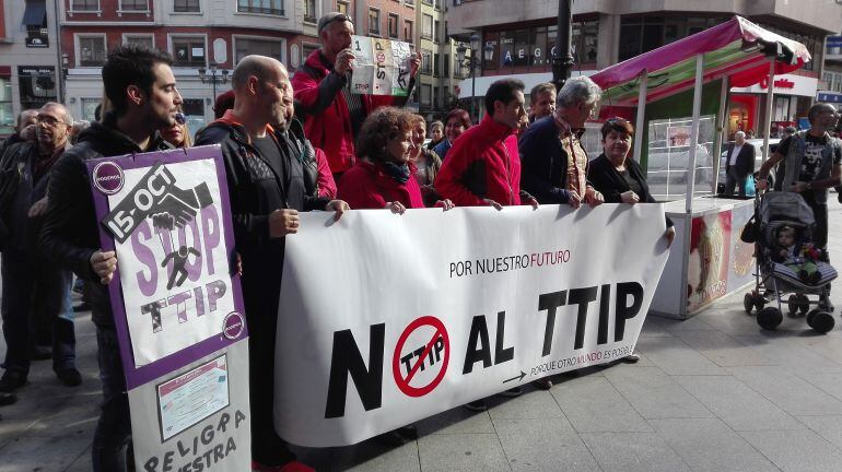 La Plataforma, en la plaza de Lazúrtegui