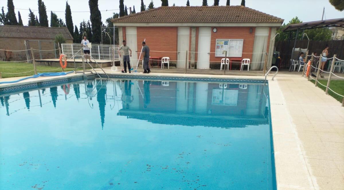 Desde el primer momento se trabajó intensamente para poder reabrir las piscinas de Montmesa