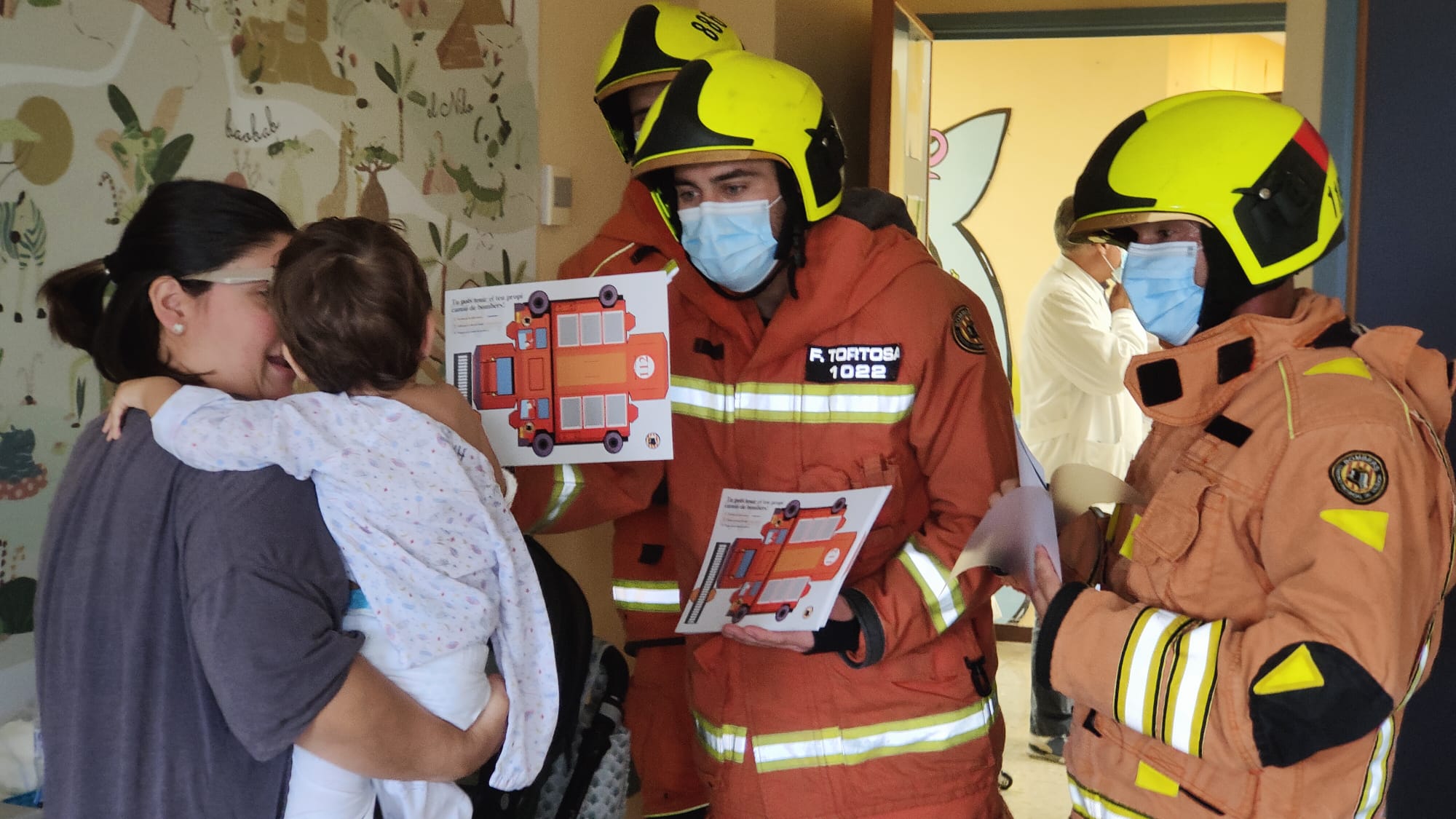 La Asociación de Bomberos de Xàtiva en el Hospital Lluís Alcanyís. Fuente: Diputació de València