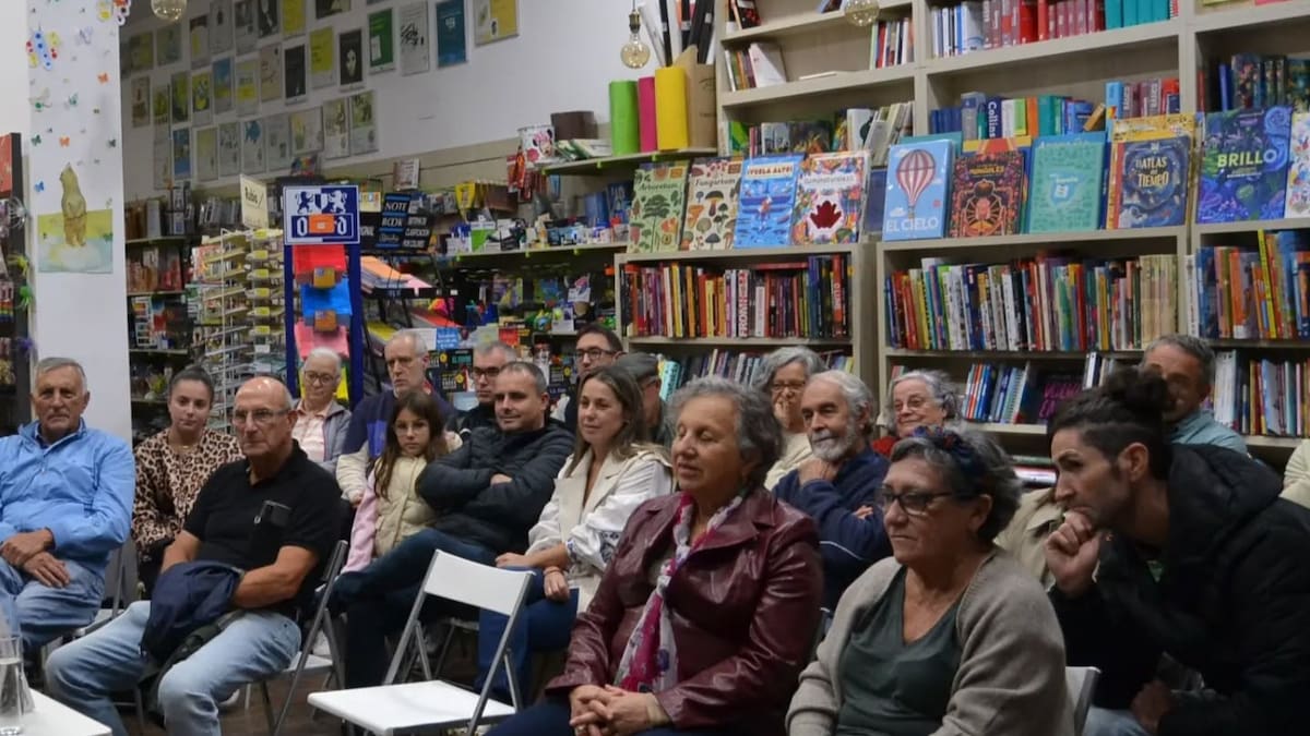 A librería Bahía, de Foz, busca relevo para un proxecto que é moito máis ca un negocio