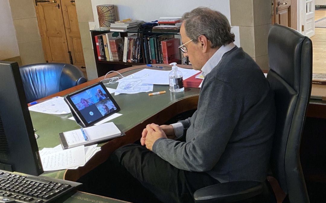El president de la Generalitat, Quim Torra, reunit per videoconferència, des de la Casa dels Canonges