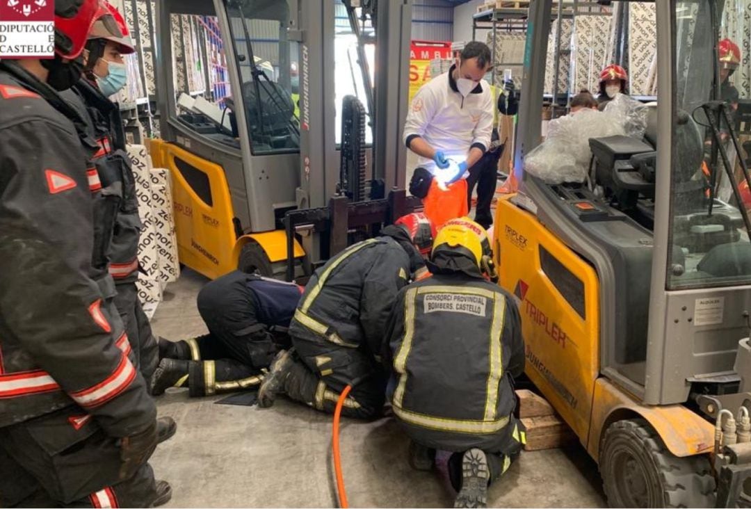 El SAMU asiste a un trabajador al sufrir un accidente laboral en Onda
 