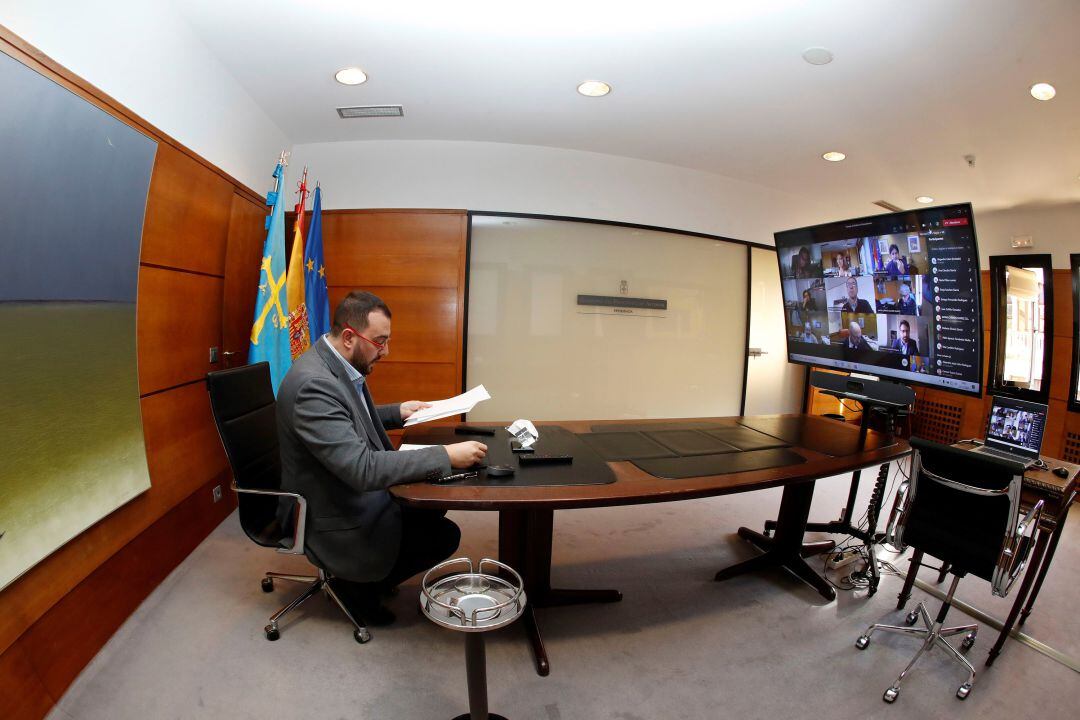 El presidente del Principado durante el Consejo de Gobierno extraordinario.