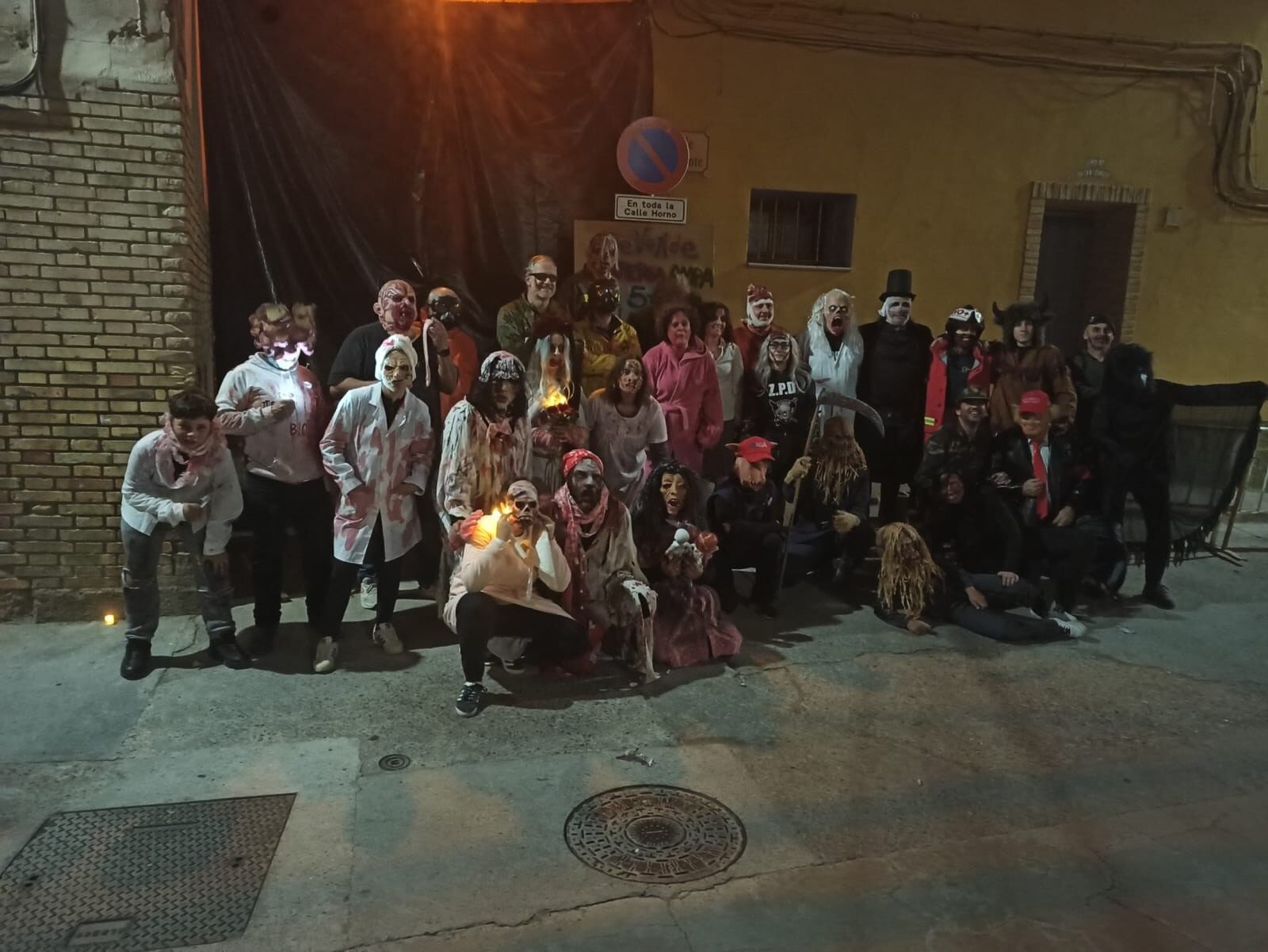 Imagen de los vecinos que dieron vida al apocalipsis zombie 2025